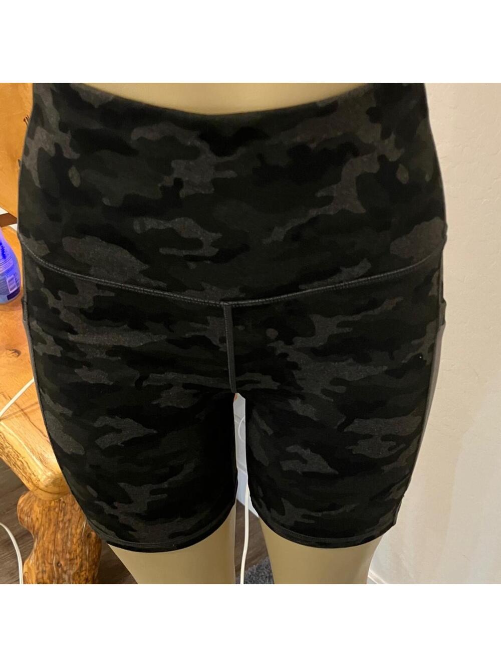 NWOT Fabletics Camo High-Waisted Women's Shorts 180